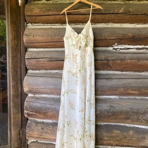 Flowy white floral maxi dress!